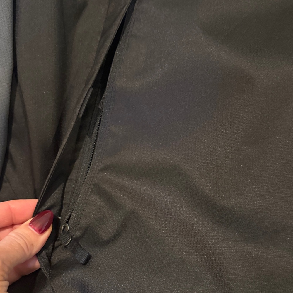 The North Face Men's Performance Jacket - Black and Gray - Picture 4 of 6